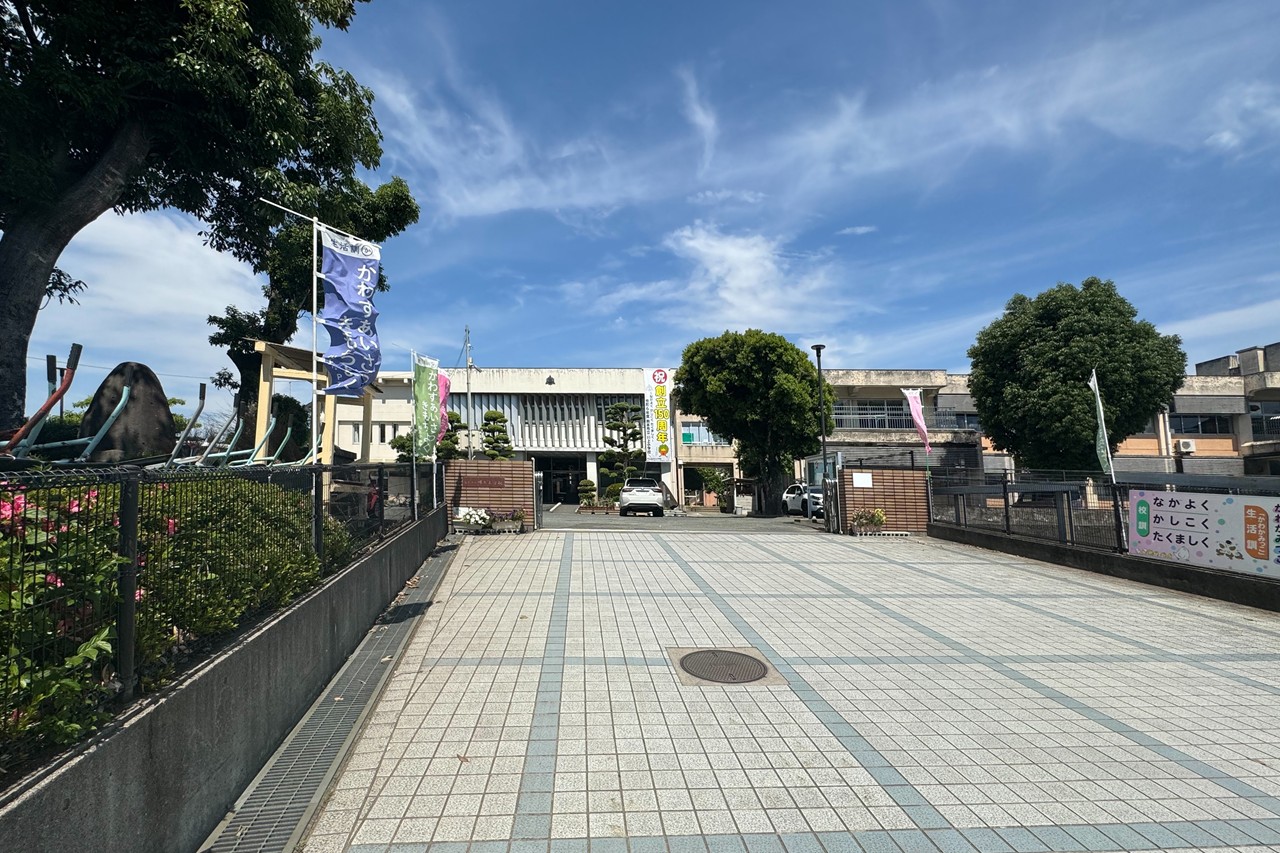 川上小学校まで徒歩6分
